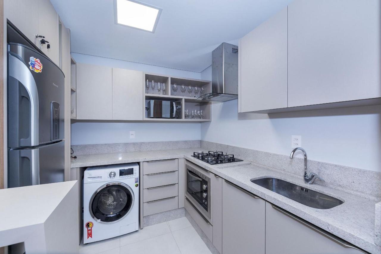 Adra 106 - Apartamento no centro de Bombinhas - Rooftop com piscina e academia - À poucos metros da praia Exterior foto