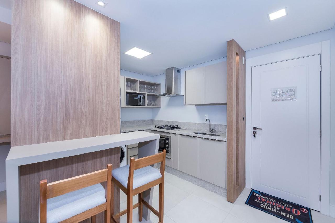 Adra 106 - Apartamento no centro de Bombinhas - Rooftop com piscina e academia - À poucos metros da praia Exterior foto
