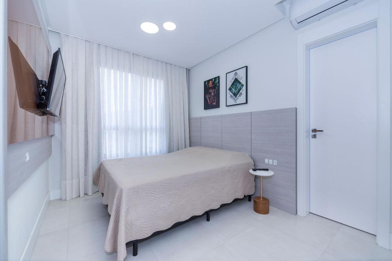 Adra 106 - Apartamento no centro de Bombinhas - Rooftop com piscina e academia - À poucos metros da praia Exterior foto