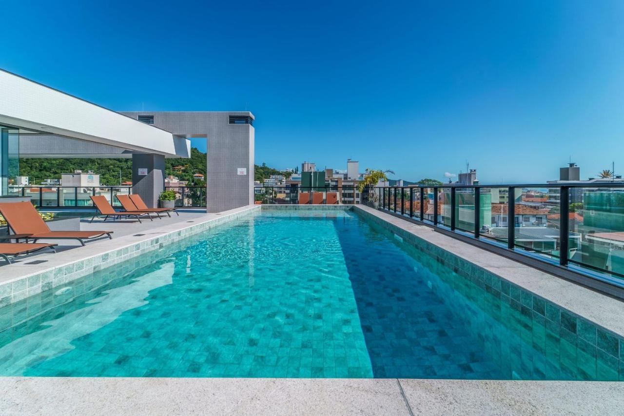 Adra 106 - Apartamento no centro de Bombinhas - Rooftop com piscina e academia - À poucos metros da praia Exterior foto
