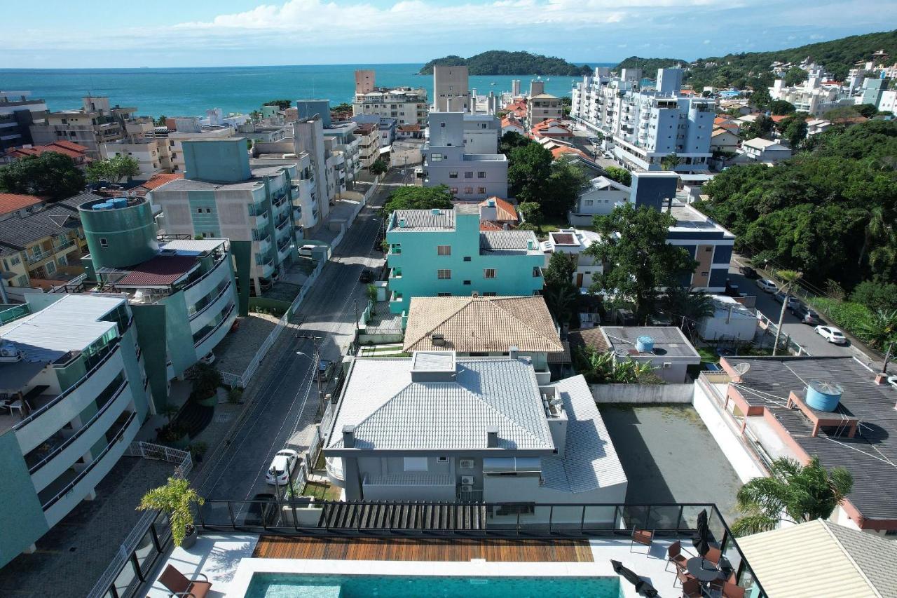 Adra 106 - Apartamento no centro de Bombinhas - Rooftop com piscina e academia - À poucos metros da praia Exterior foto