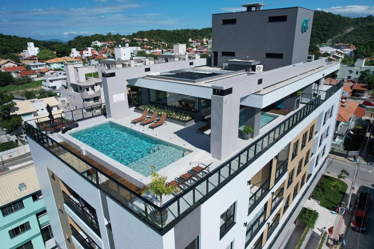 Adra 106 - Apartamento no centro de Bombinhas - Rooftop com piscina e academia - À poucos metros da praia Exterior foto