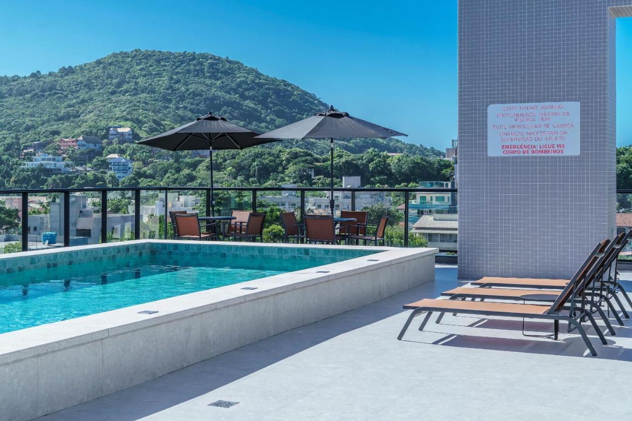 Adra 106 - Apartamento no centro de Bombinhas - Rooftop com piscina e academia - À poucos metros da praia Exterior foto