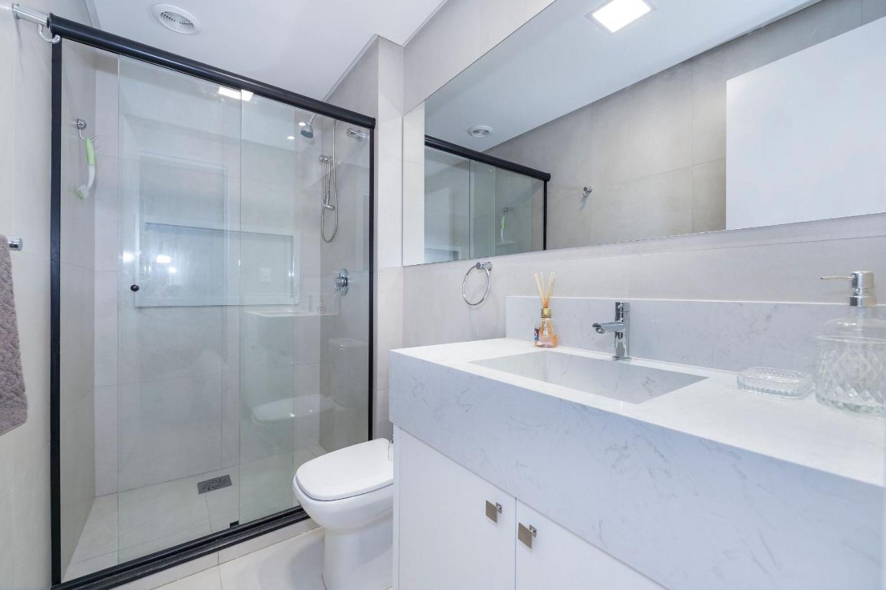 Adra 106 - Apartamento no centro de Bombinhas - Rooftop com piscina e academia - À poucos metros da praia Exterior foto
