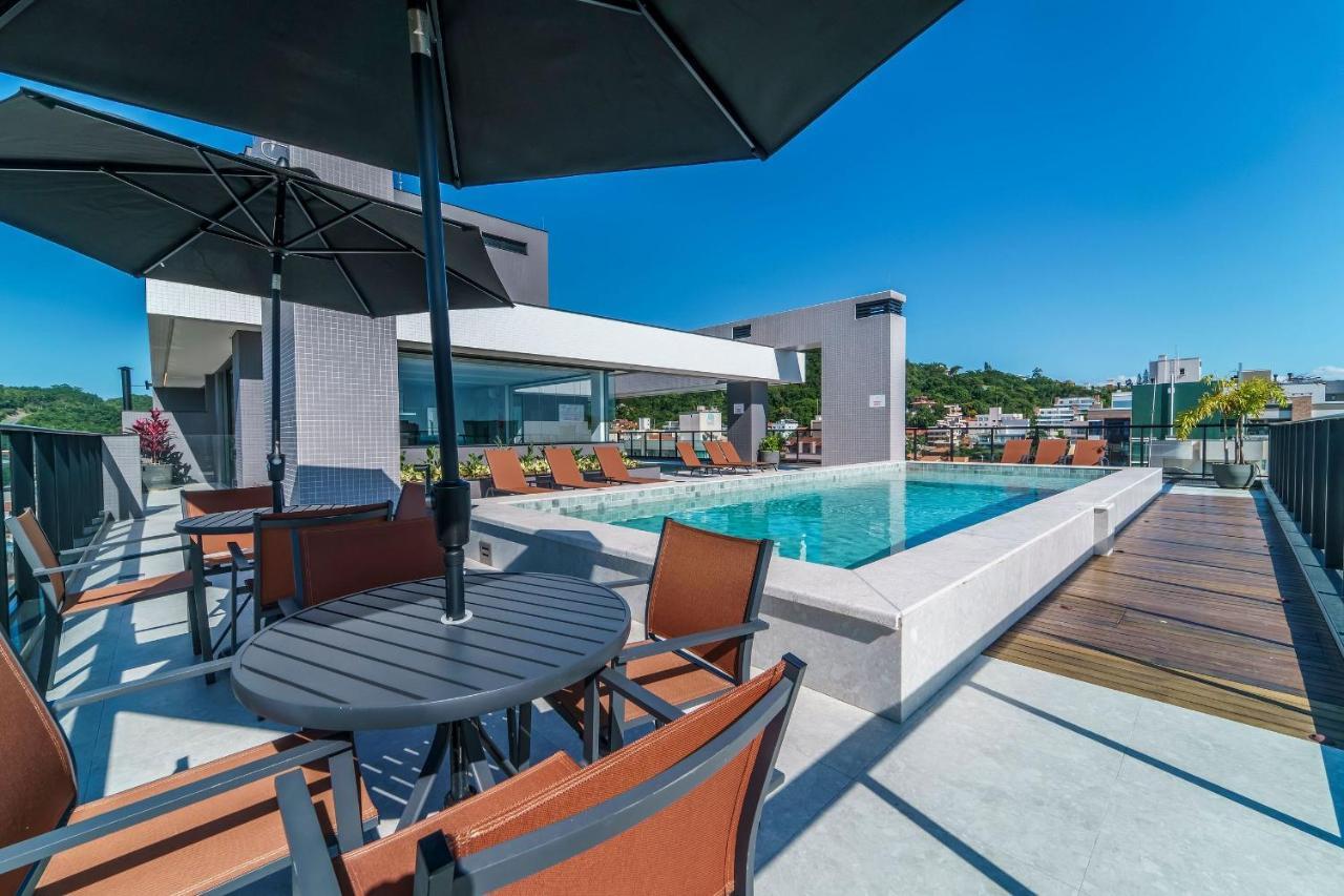 Adra 106 - Apartamento no centro de Bombinhas - Rooftop com piscina e academia - À poucos metros da praia Exterior foto