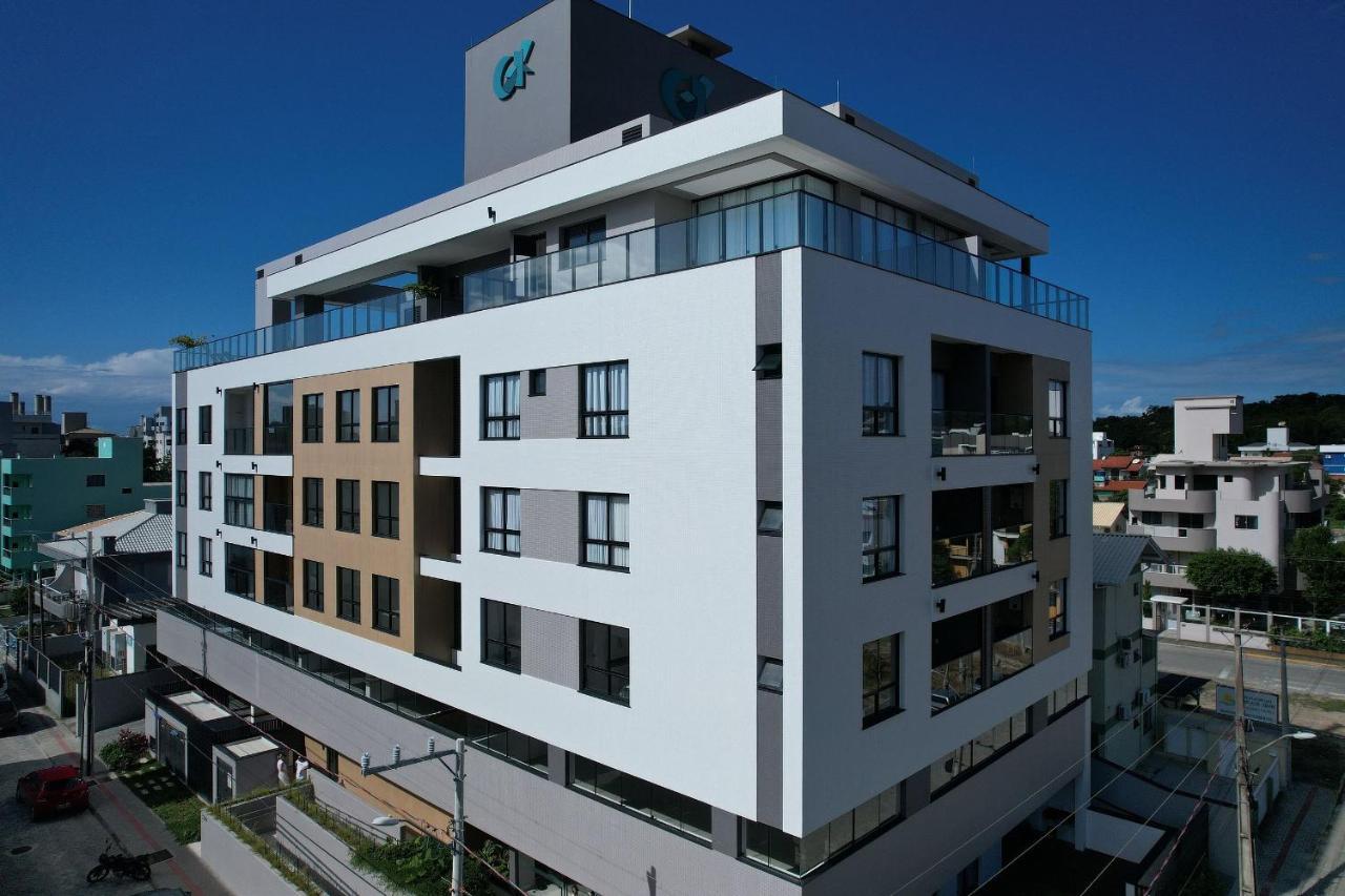Adra 106 - Apartamento no centro de Bombinhas - Rooftop com piscina e academia - À poucos metros da praia Exterior foto